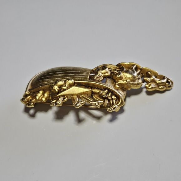 Vintage Matte Gold Tone Noah's Arc Pin Brooch with Animals Signed AJC - Picture 8 of 10